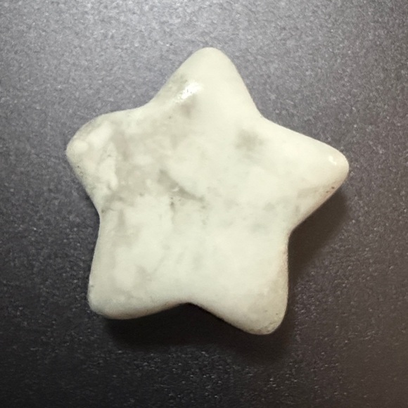 Mini Star Howlite - Picture 1 of 3